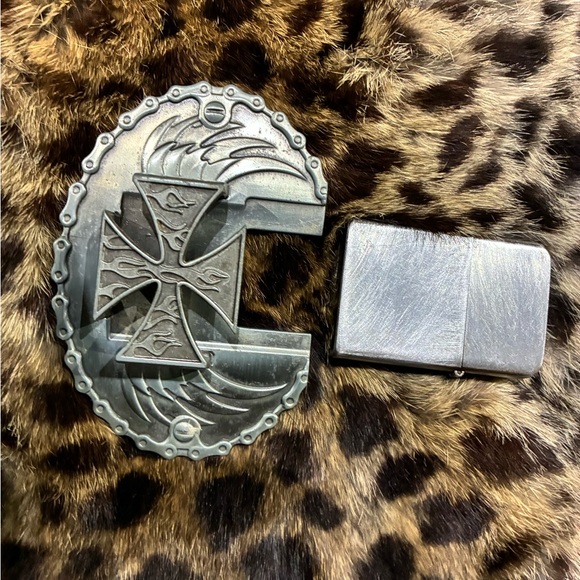 Flaming Iron Cross Chain Border Zippo Lighter Holder Belt Buckle +Zippo Lighter - Picture 2 of 8